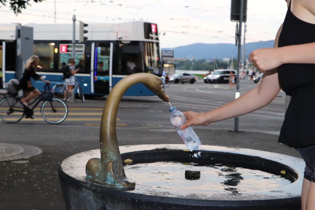 Friss ívóvíz a szökőkutakban Zürichben