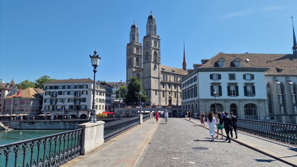 Grossmünster templom a Münsterbrückéről