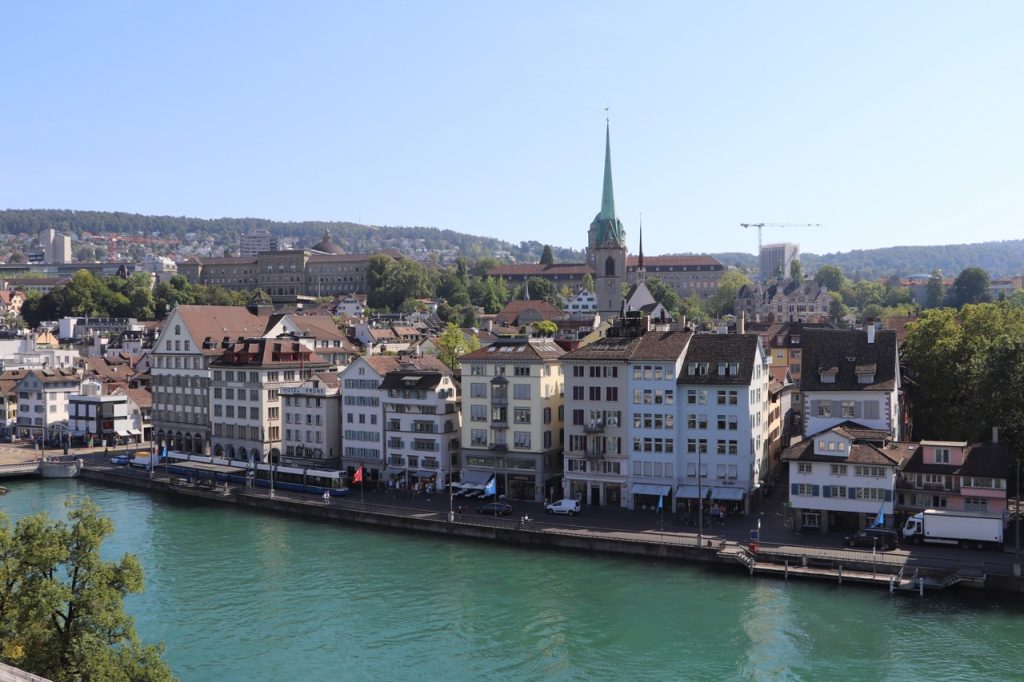 Mit nézzünk meg Zürichben 2 óra alatt, Lindenhof kilátás Zürichre