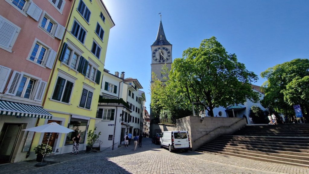 Mit nézzünk meg Zürichben 2 óra alatt, Szent Péter Templom Óváros 