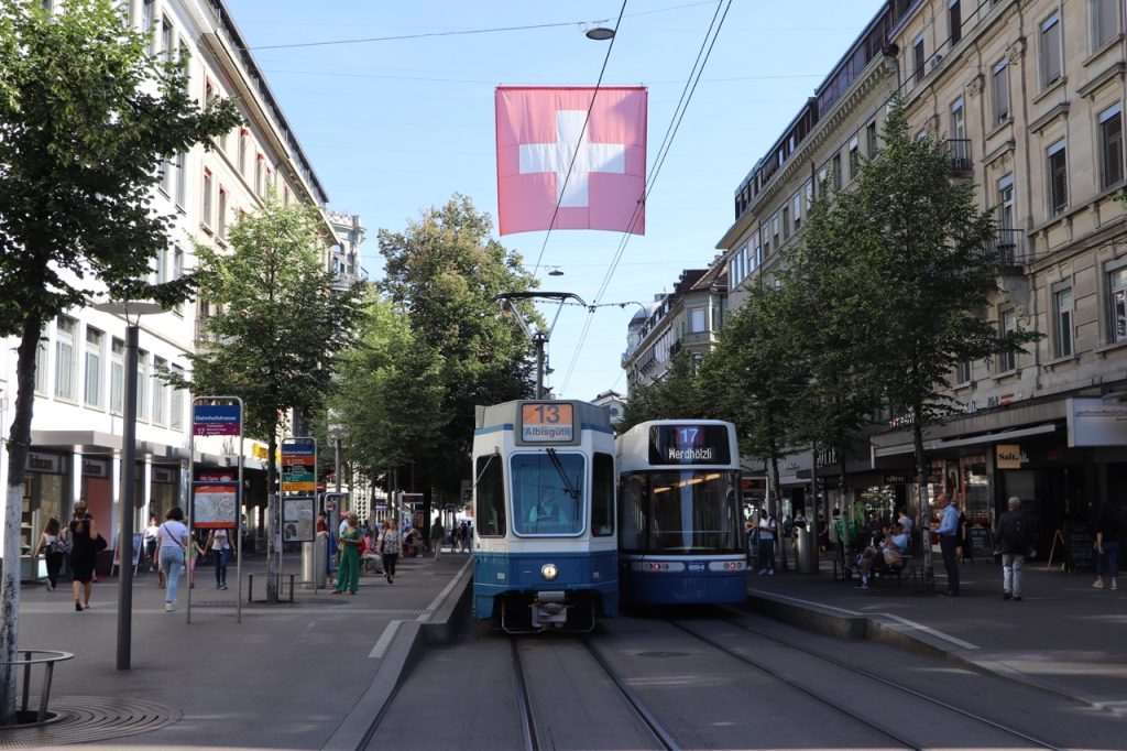 Mit nézzünk meg Zürichben 2 óra alatt, Zürich villamos Bahnhofstrasse